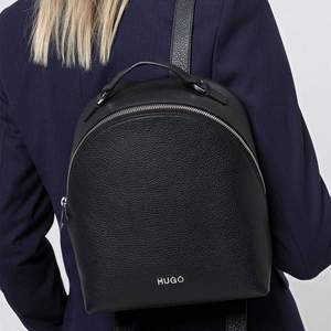 <span>庫(kù)存淺！</span>HUGO Hugo Boss 雨果·博斯 Victoria SM 女士真皮雙肩包50441547