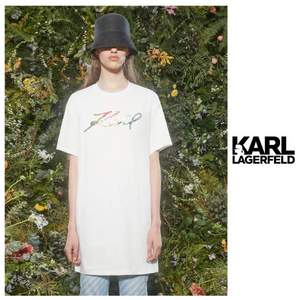 老佛爷同名品牌，Karl Lagerfeld 卡尔·拉格斐 2021新款女士签名印花T恤连衣裙