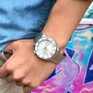 2020年款，Seiko 精工 5號(hào)盾系列 SRPE71 男士機(jī)械腕表