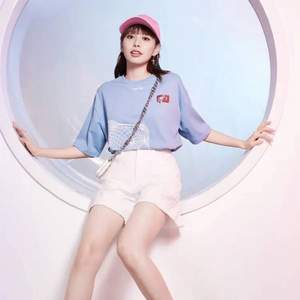 超超多款，以純旗下 A21 女款 短袖T恤 