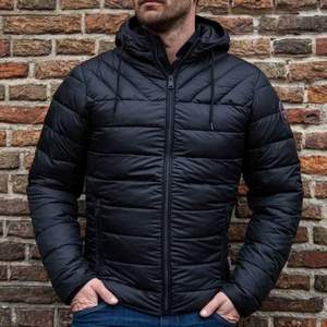 意大利高端运动品牌，Napapijri Allo 男士连帽保暖夹克