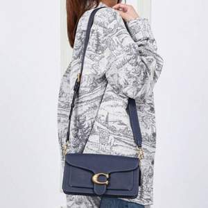 Coach 蔻馳 Tabby系列 拋光鵝卵石紋 26號單肩包  73995
