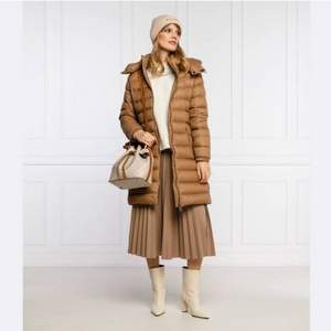 BOSS Hugo Boss 雨果·博斯 C_pampana 女士輕量中長連帽羽絨服 50436315