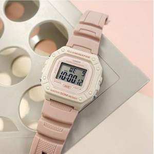 CASIO 卡西歐 Illuminator系列 復(fù)古小方塊數(shù)字運動手表 W218HC-4A2V