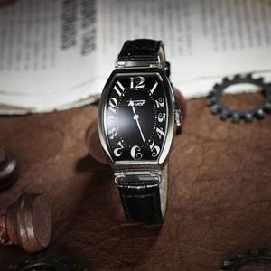 Tissot 天梭 Porto 波爾圖系列 中性款酒桶形皮帶石英表 T128.509.16.052.00