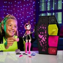 Monster High 怪物高中 骷髏秘密衣櫥霓光燈系列 Draculaura 德庫萊拉娃娃HNF78