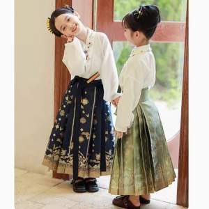 十三余 2023冬新款女童漢服萬松花信長款馬面裙（100~150碼） 3色