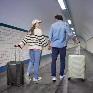 Samsonite 新秀麗 UPSCAPE系列 20英寸可擴展可登機行李箱拉桿箱 KJ1