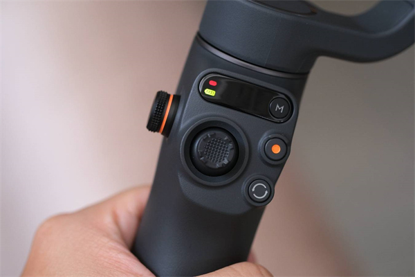 轻巧便捷 dji大疆手机云台稳定器osmo mobile 6开箱体验评测_白菜哦